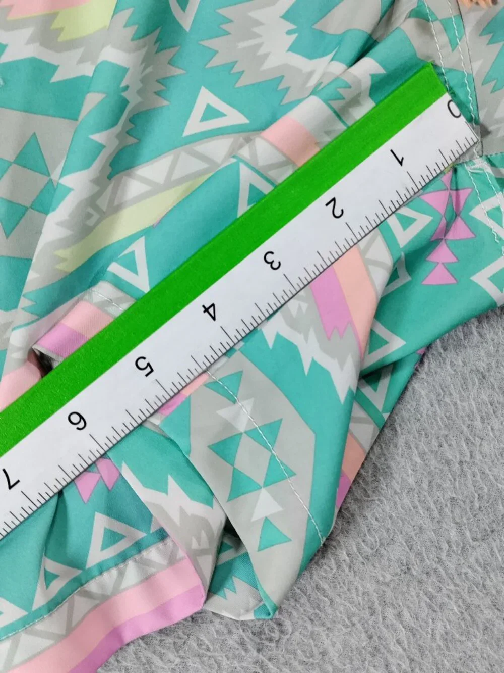 Chubbies Swim Trunks Mens M Teal Pink Geometric Lined 5.5 Inseam
